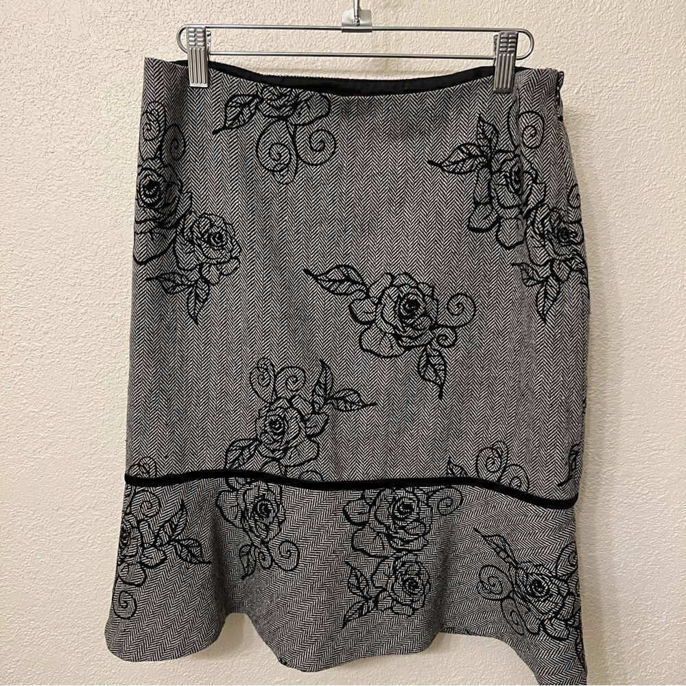 SALE…White House Black Market Black Floral Herringbone Mini Skirt size 6